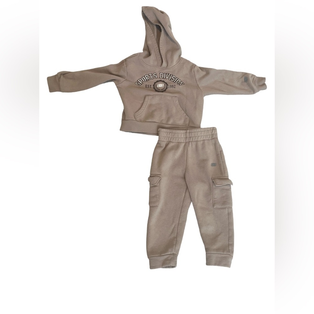 Boys Skechers Tan Hoodie and Jogger Set. Size: 2T. Great Condition